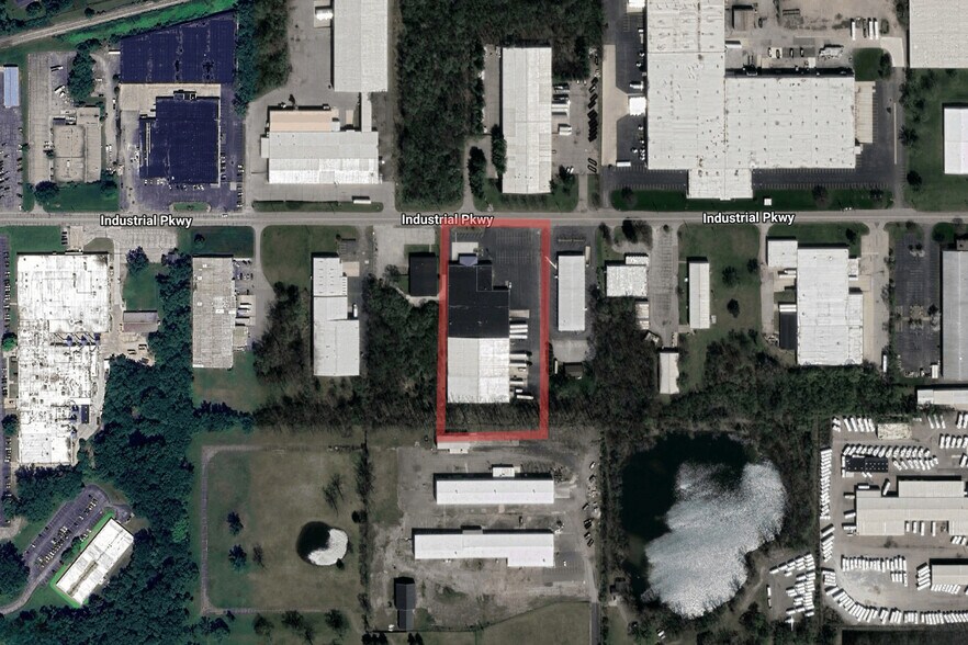 2135 Industrial Pky, Elkhart, IN à louer - Photo de l’immeuble – Image 2 sur 15
