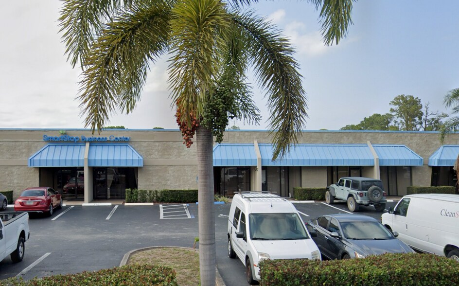 2581 Jupiter Park Dr, Jupiter, FL à louer - Photo de l’immeuble – Image 2 sur 5