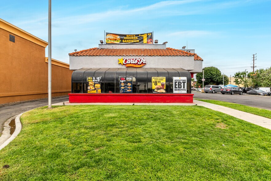 21201 Sherman Way, Canoga Park, CA à vendre - Photo de l’immeuble – Image 3 sur 33
