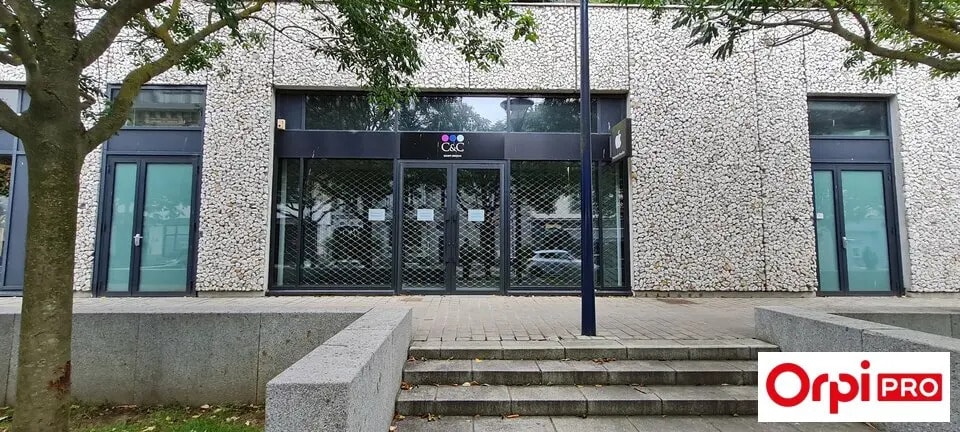 Local commercial dans Saint-Brieuc à louer Photo de l’immeuble– Image 1 sur 6