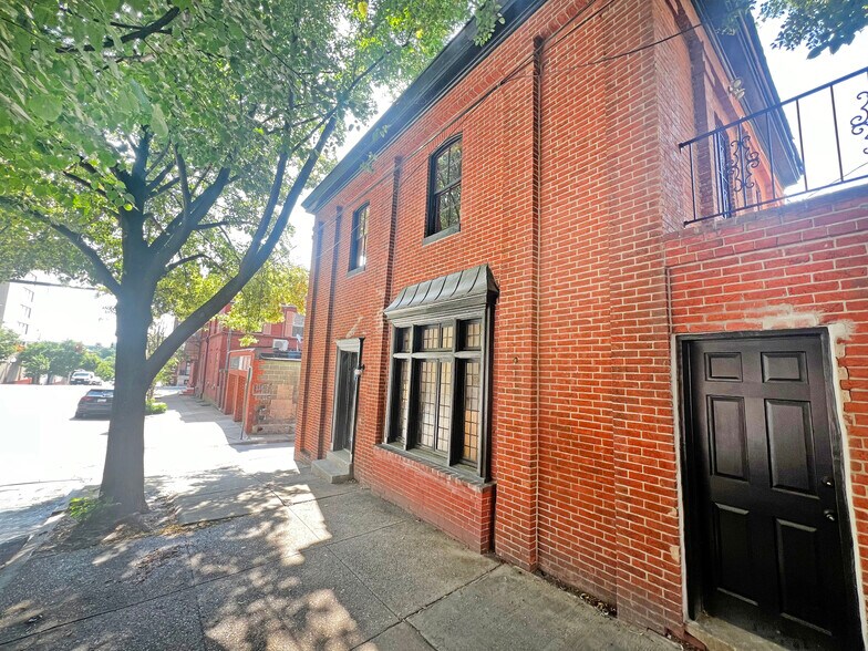 1041 St. Paul St, Baltimore, MD à vendre - Photo de l’immeuble – Image 2 sur 8