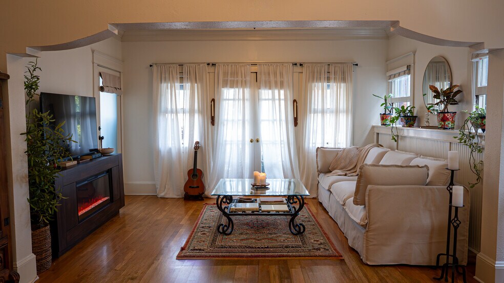 219 Redondo Ave, Long Beach, CA à vendre - Photo de l’immeuble – Image 2 sur 19