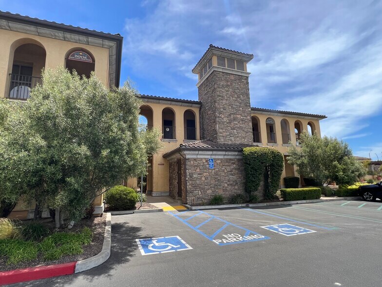 411-421 E Betteravia Rd, Santa Maria, CA à louer - Photo de l’immeuble – Image 2 sur 8