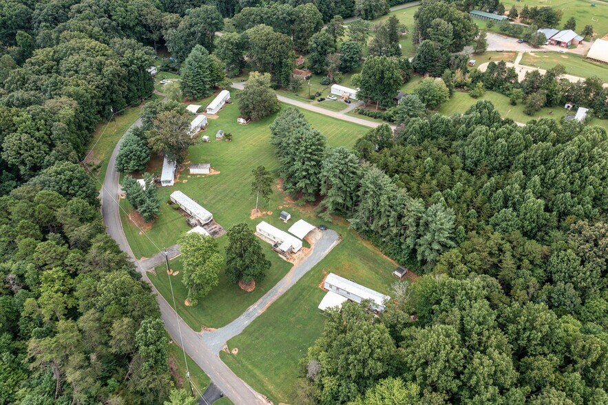 7 Lots and 7 Leased Mobile Homes portefeuille de 7 biens à vendre sur LoopNet.fr - Photo de l’immeuble – Image 2 sur 37