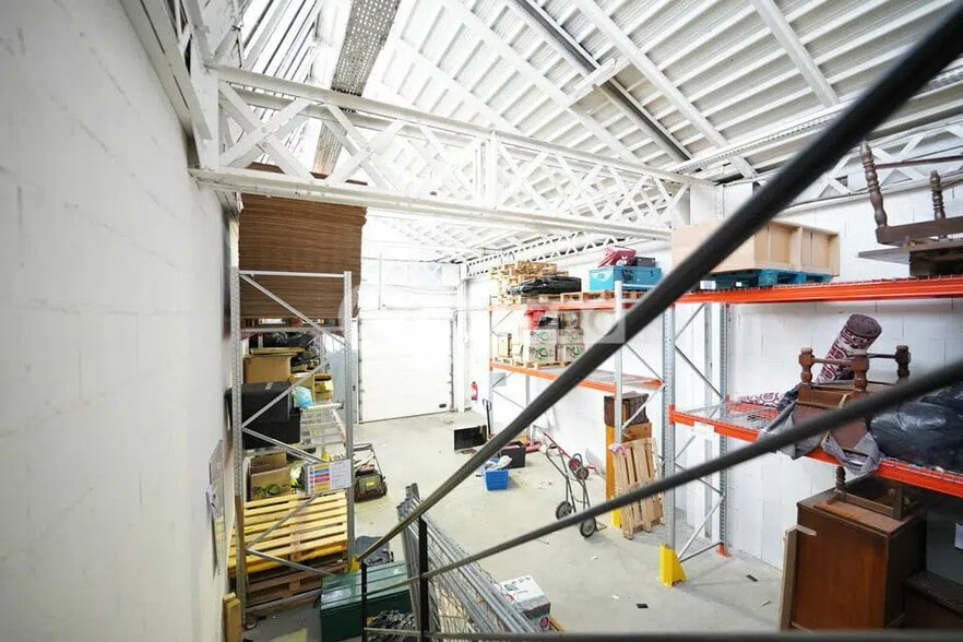 Local d’activités dans Vénissieux à louer - Photo intérieure – Image 3 sur 7