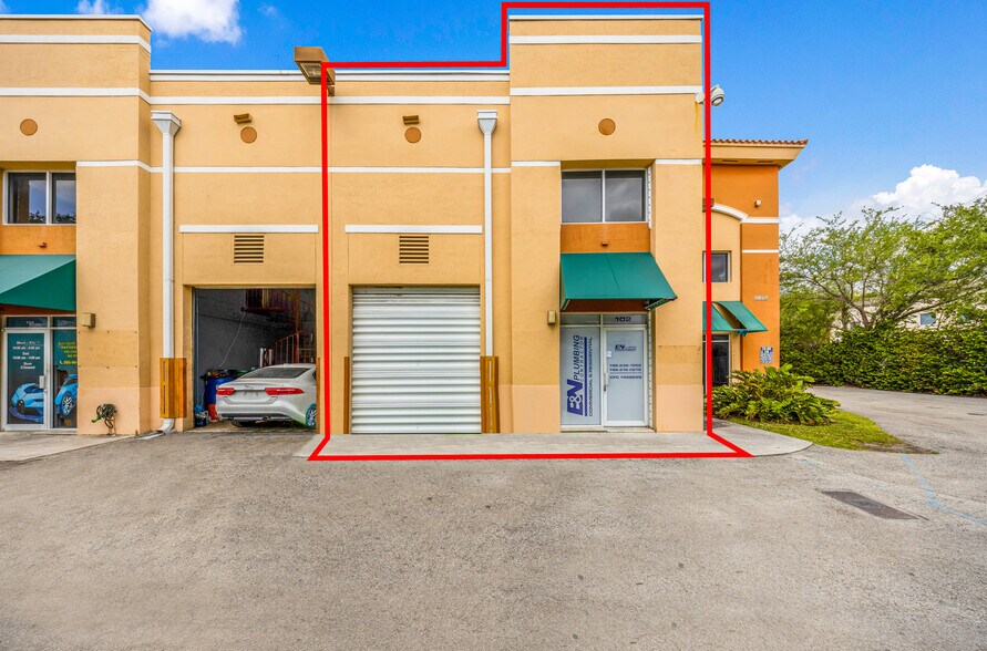 11965 SW 142nd Ter, Miami, FL à louer - Photo de l’immeuble – Image 1 sur 19