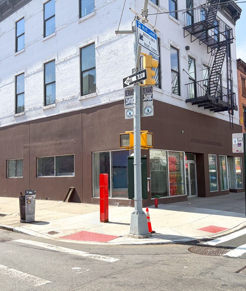 305-307 Grand St, New York, NY à louer Photo de l’immeuble– Image 1 sur 5