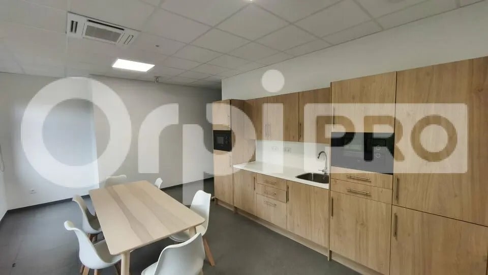 Local d’activités dans Lisses à louer - Photo de l’immeuble – Image 3 sur 13