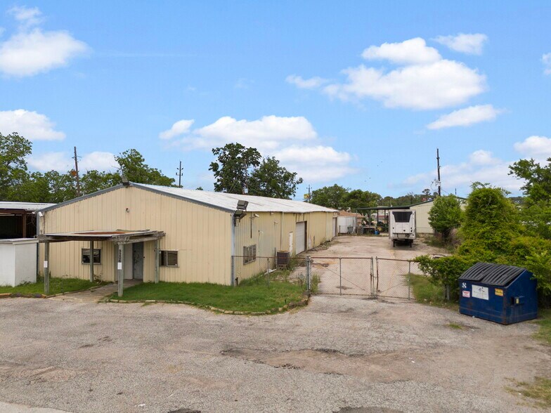 9206 Thomasville Dr, Houston, TX à vendre - Photo de l’immeuble – Image 2 sur 13
