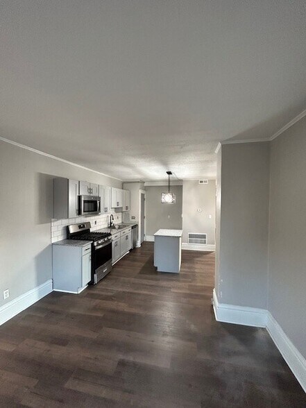 834 Sherman St SE, Grand Rapids, MI à vendre - Photo de l’immeuble – Image 2 sur 9