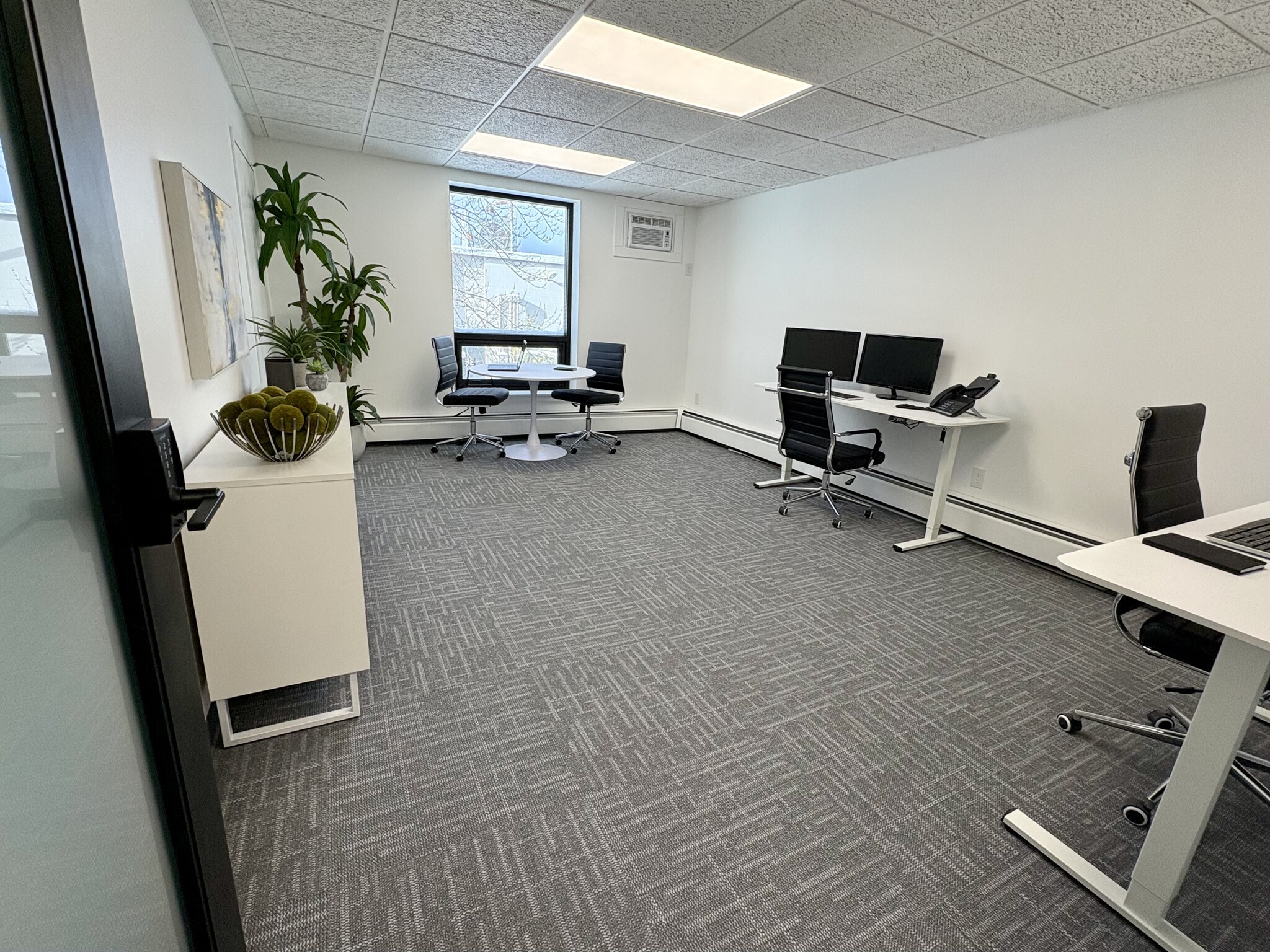 2215 Oak Industrial Dr NE, Grand Rapids, MI à louer Photo intérieure– Image 1 sur 9