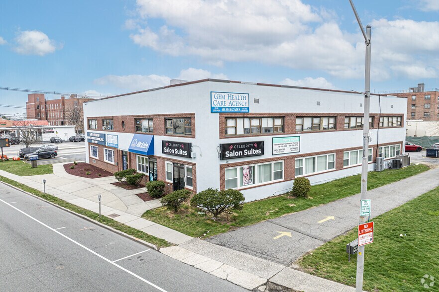 147-151 W Merrick Rd, Freeport, NY à louer - Photo principale – Image 1 sur 13