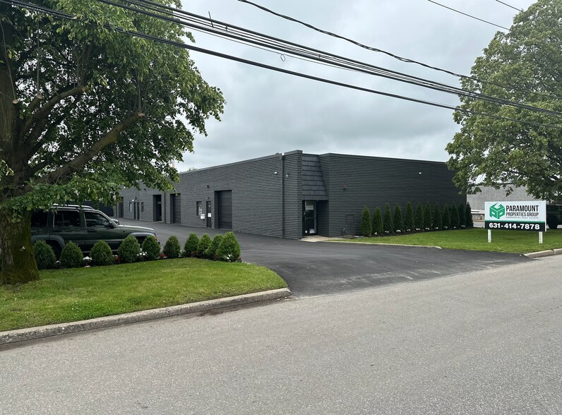 68 Nancy St, West Babylon, NY à vendre - Photo de l’immeuble – Image 1 sur 1
