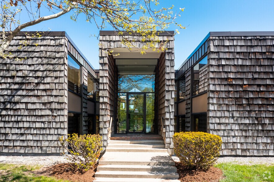 2000 Hogback Rd, Ann Arbor, MI à louer - Photo de l’immeuble – Image 2 sur 27