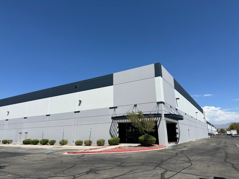 4200 Flossmoor St, Las Vegas, NV à louer - Photo de l’immeuble – Image 2 sur 2
