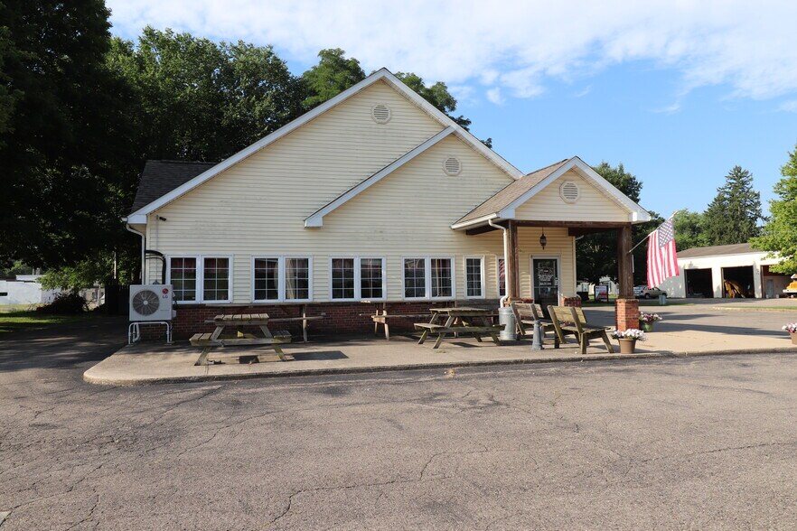 111 W Michigan Ave, Augusta, MI à vendre - Photo de l’immeuble – Image 2 sur 18