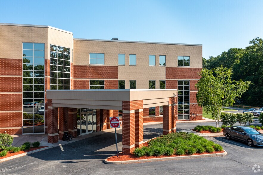 196 Waterford Pky S, Waterford, CT à louer - Photo de l’immeuble – Image 2 sur 10