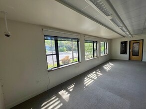 8725 NE Emerson St, Portland, OR à louer Photo de l’immeuble– Image 2 sur 6