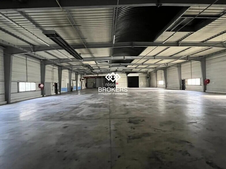 Industriel/Logistique dans Évron à vendre - Photo de l’immeuble – Image 2 sur 2