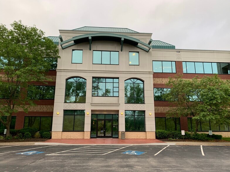 4770 N Belleview Ave, Kansas City, MO à louer - Photo de l’immeuble – Image 2 sur 15