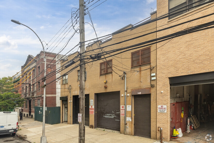 3858 11th St, Long Island City, NY à louer - Photo de l’immeuble – Image 3 sur 5