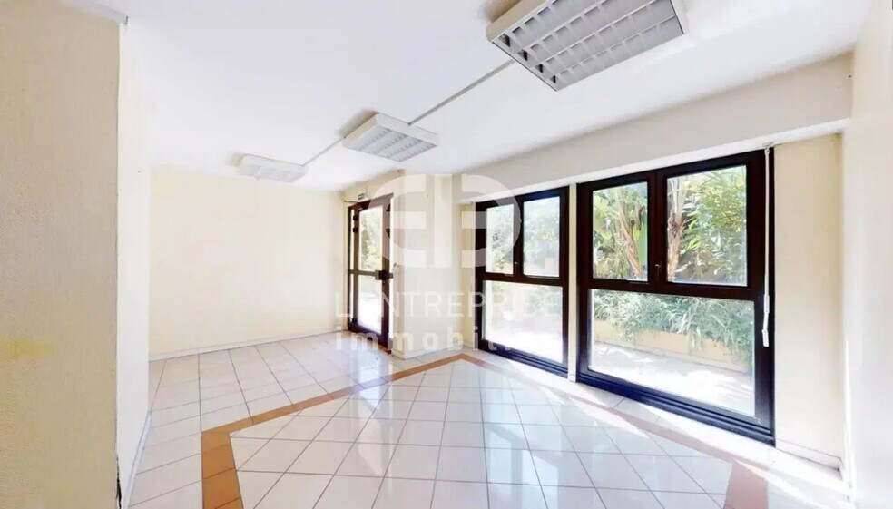 Local commercial dans Nice à vendre - Photo de l’immeuble – Image 3 sur 4