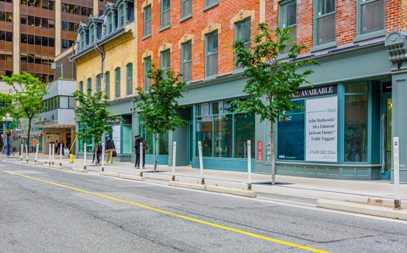 826-830 Yonge St, Toronto, ON à louer - Photo de l’immeuble – Image 3 sur 3