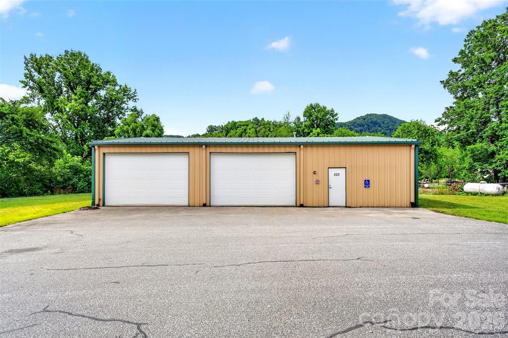 533 Catawba River Rd, Old Fort, NC à vendre Photo principale– Image 1 sur 16