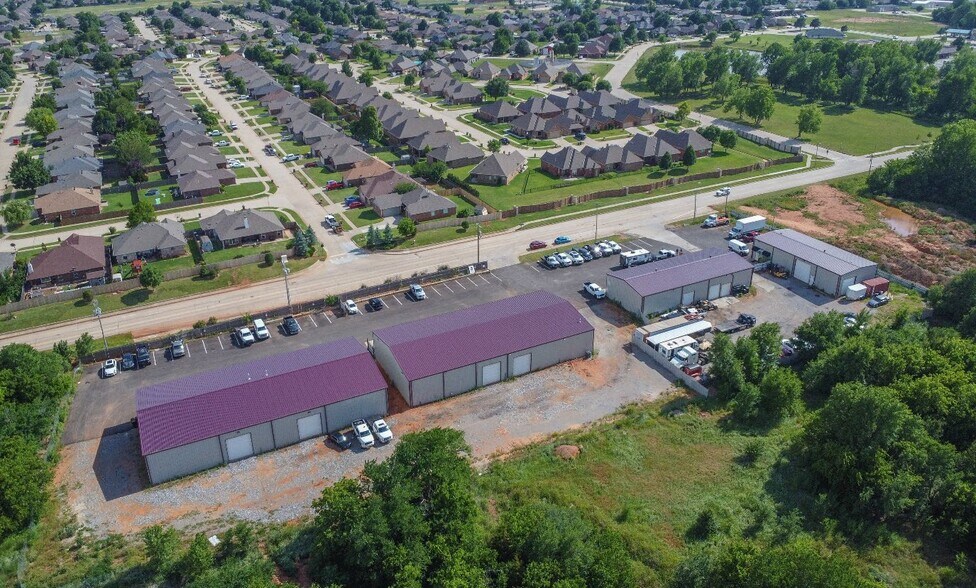 1401 Lakeshore Dr, Yukon, OK à vendre - Photo principale – Image 1 sur 1
