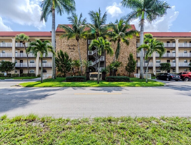 1700 NW 58th Ter, Sunrise, FL à vendre - Photo de l’immeuble – Image 3 sur 9