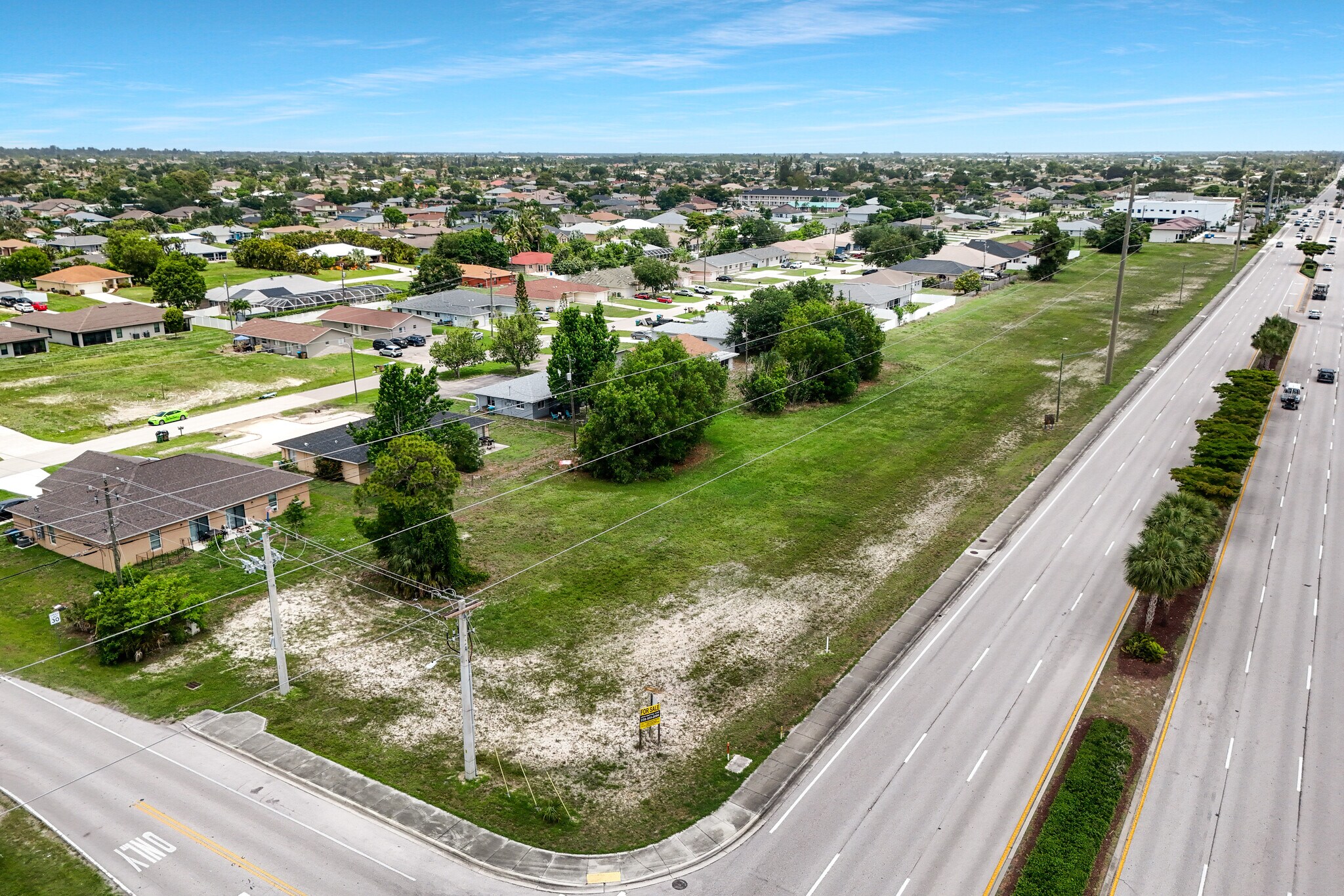 1800 SW Santa Barbara Pl, Cape Coral, FL à vendre Photo de l’immeuble– Image 1 sur 14