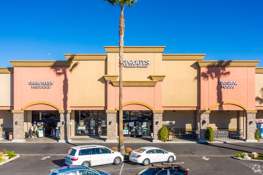 21911-21937 Ventura Blvd, Woodland Hills, CA à louer - Photo de l’immeuble – Image 3 sur 12