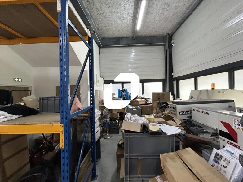 Local d’activités dans Chanteloup-en-Brie à louer - Photo de l’immeuble – Image 3 sur 5