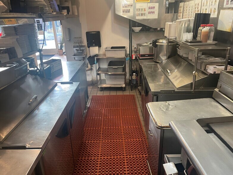 116 E Palm Ave, Burbank, CA à louer - Photo intérieure – Image 3 sur 7