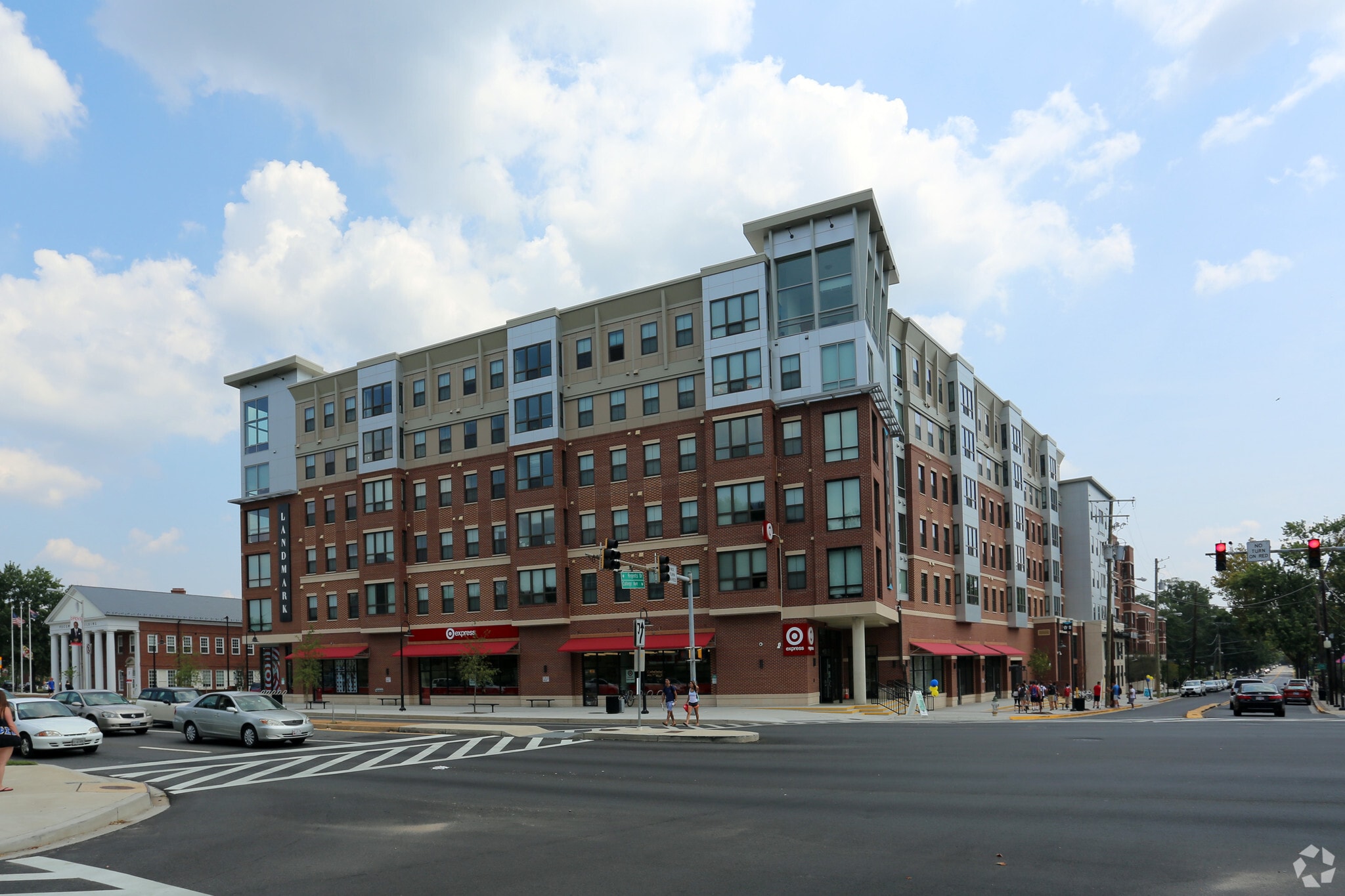 4500 College Ave, College Park, MD à louer Photo principale– Image 1 sur 8