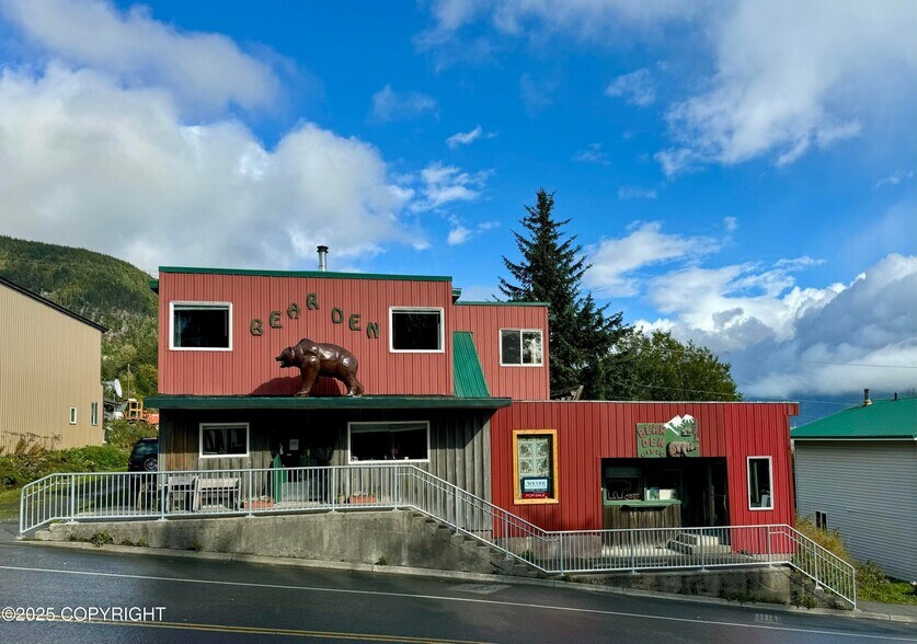 8-12 Main St, Haines, AK à vendre - Photo de l’immeuble – Image 3 sur 14