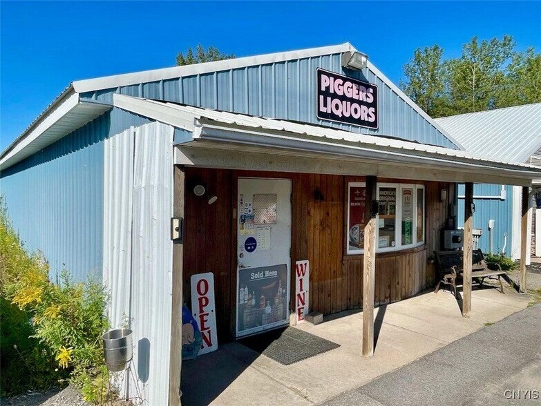 5676 State Route 104, Oswego, NY à vendre - Photo de l’immeuble – Image 3 sur 7