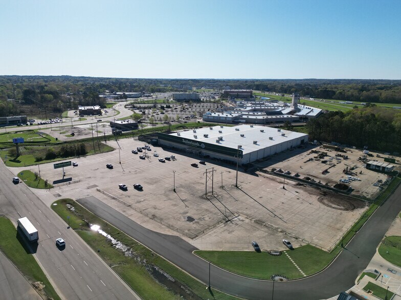 717 Highway 80 E, Pearl, MS à louer - Photo de l’immeuble – Image 2 sur 6