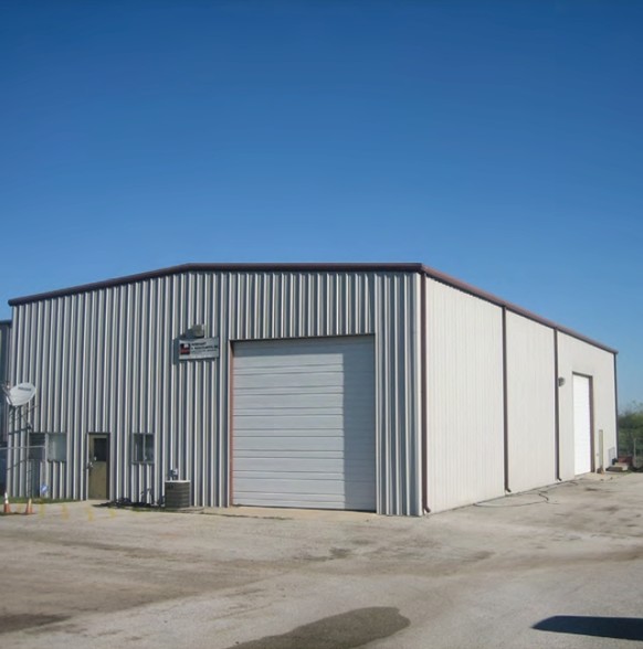 5291 Industrial Way, Buda, TX à louer - Photo principale – Image 1 sur 3