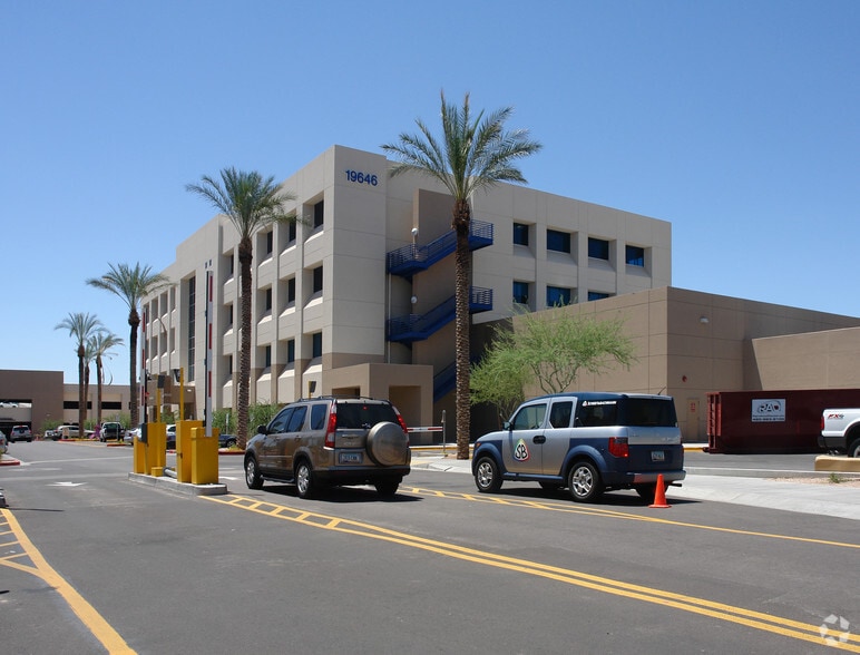 19646 N 27th Ave, Phoenix, AZ à louer - Photo de l’immeuble – Image 3 sur 6