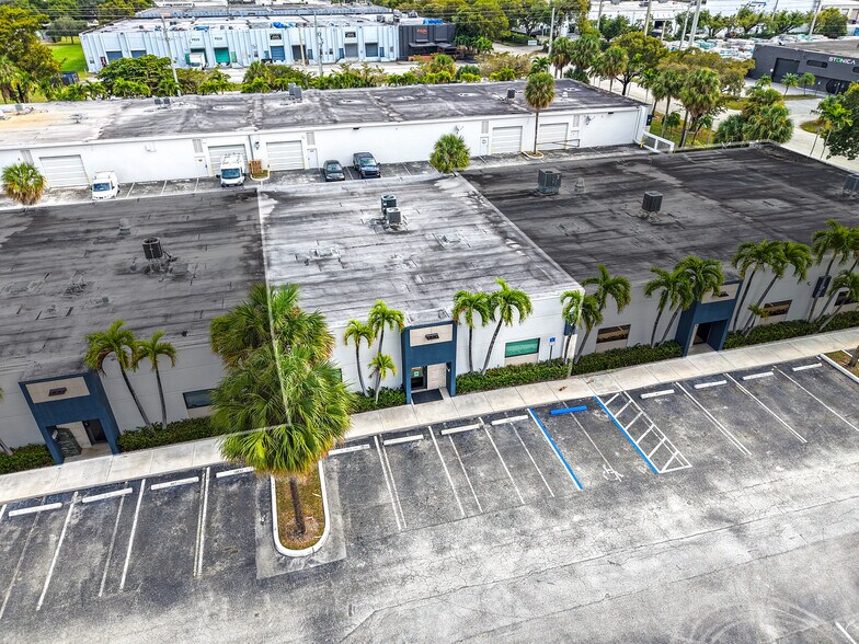 8115 NW 33rd St, Doral, FL à vendre - Photo de l’immeuble – Image 2 sur 53