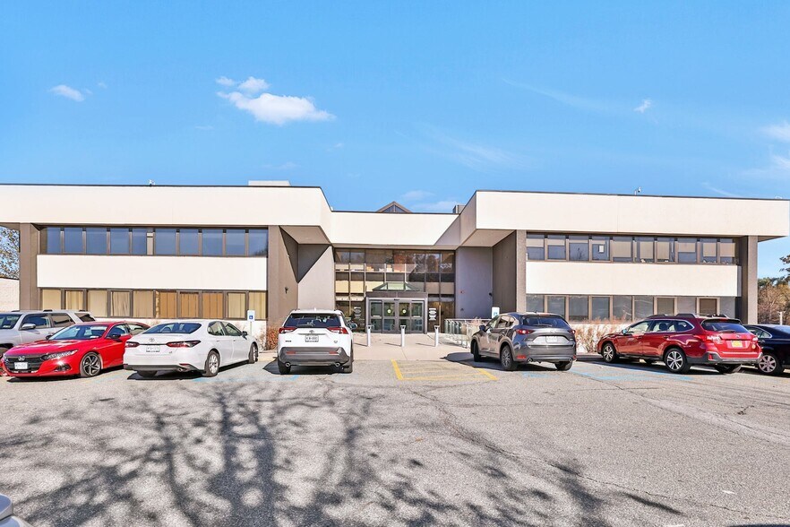 222 Route 59, Airmont, NY à louer - Photo de l’immeuble – Image 1 sur 45