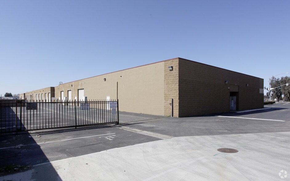 3008 E Hammer Ln, Stockton, CA à vendre - Photo de l’immeuble – Image 2 sur 6