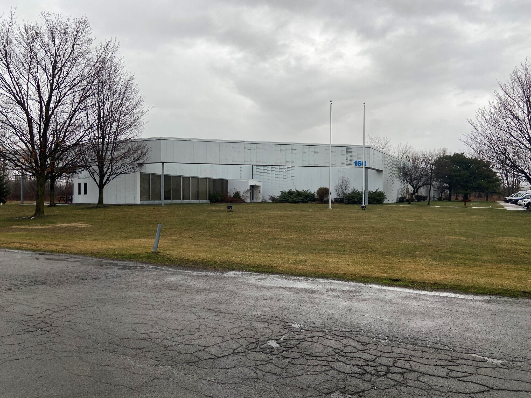 160 Bud Mil Dr, Buffalo, NY à louer Photo de l’immeuble– Image 1 sur 11
