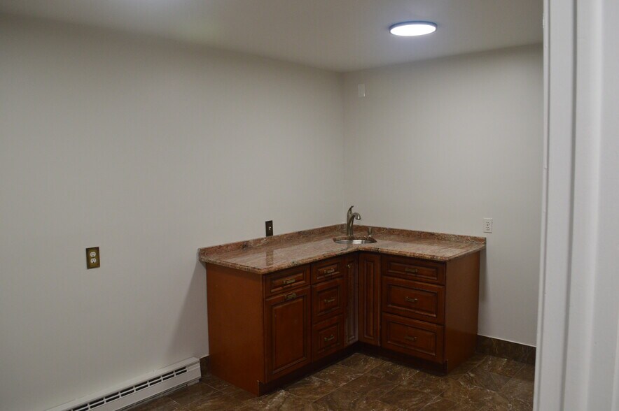 1457 Nottingham Way, Hamilton, NJ à louer - Photo de l’immeuble – Image 2 sur 5