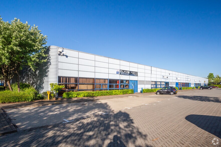 86-98 Tanners Dr, Milton Keynes à louer - Photo de l’immeuble – Image 2 sur 2