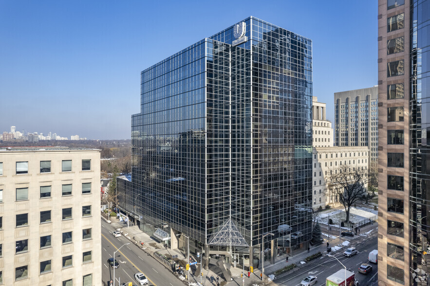 160 Bloor St E, Toronto, ON à louer - Photo de l’immeuble – Image 1 sur 3