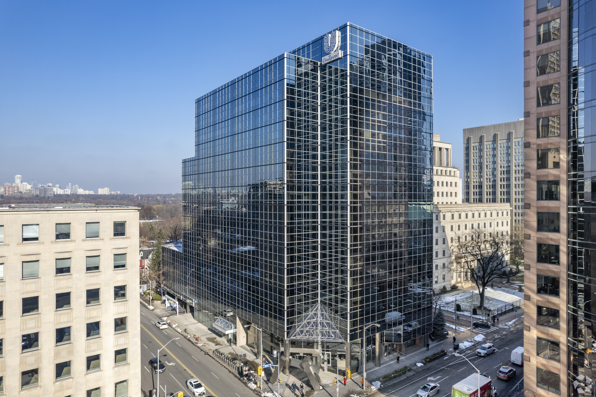 160 Bloor St E, Toronto, ON à louer Photo de l’immeuble– Image 1 sur 4