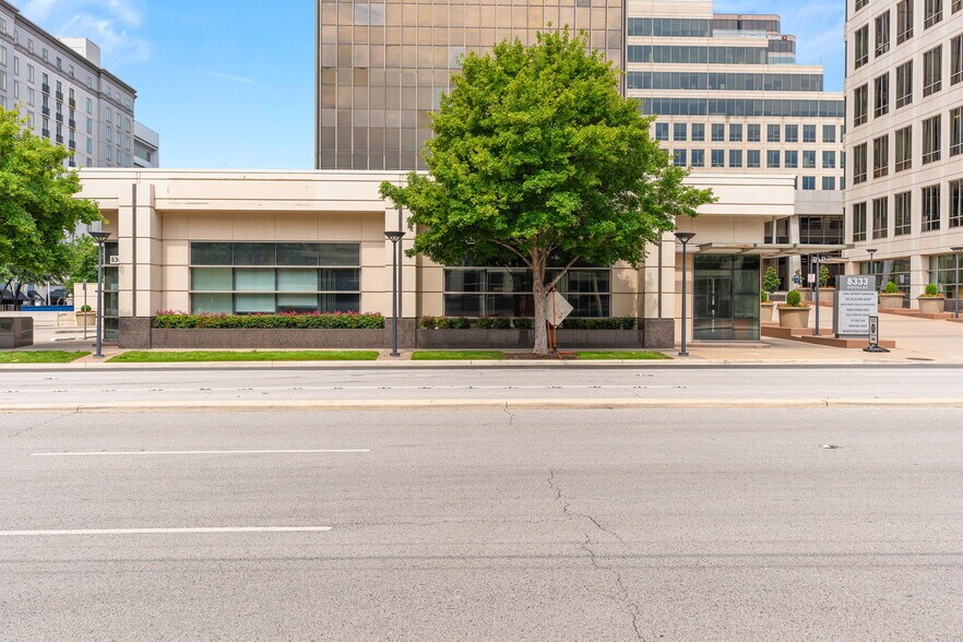 8303 Douglas Ave, Dallas, TX à louer - Photo de l’immeuble – Image 2 sur 9