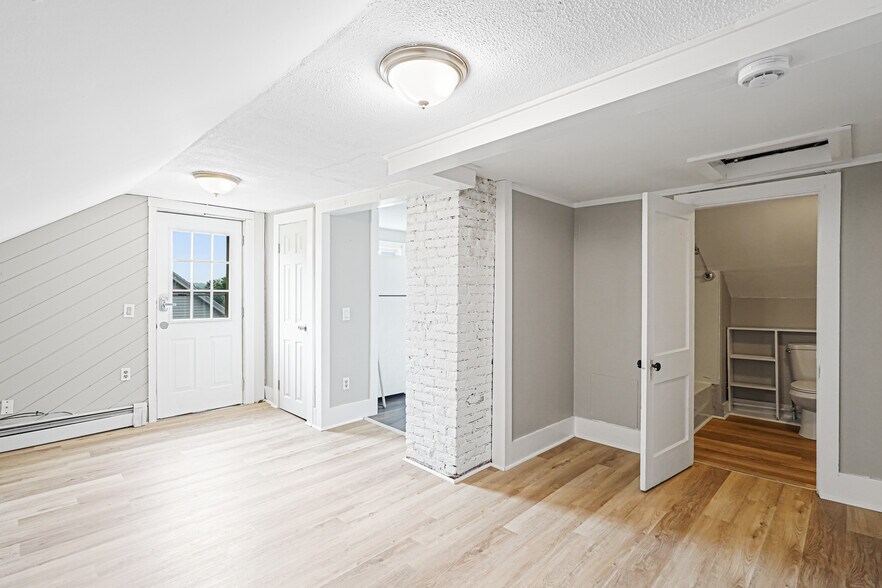 32-34 Worcester Rd Charlton, MA portefeuille de 2 biens à vendre sur LoopNet.fr - Photo intérieure – Image 2 sur 11